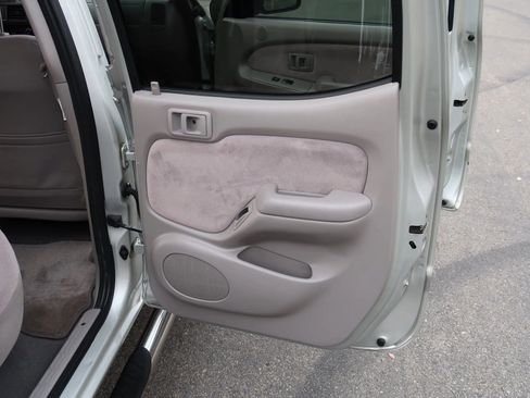 Used 2003 Toyota Tacoma PreRunner image 25