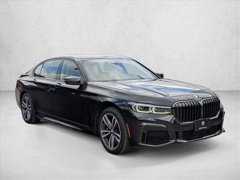 Used 2022 BMW 740i xDrive w/ M Sport Package AWD/4WD image 3