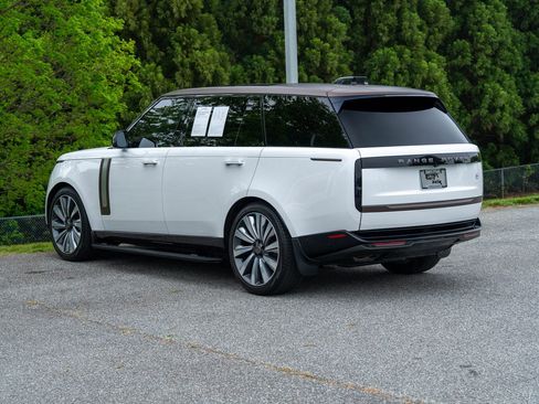Used 2023 Land Rover Range Rover SV AWD/4WD image 2