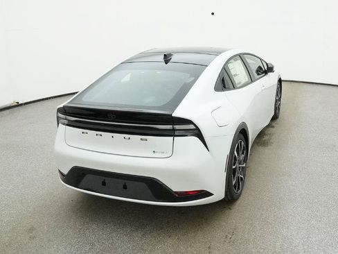 New 2025 Toyota Prius Plug-In Hybrid FWD image 32