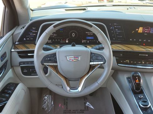 Certified 2022 Cadillac Escalade ESV Premium Luxury Platinum w/ Heavy-Duty Trailer Package image 15