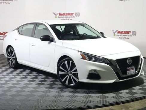 Used 2020 Nissan Altima 2.5 SR FWD image 2