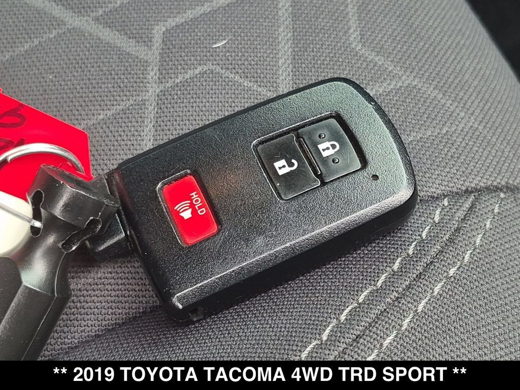 Used 2019 Toyota Tacoma TRD Sport AWD/4WD image 28