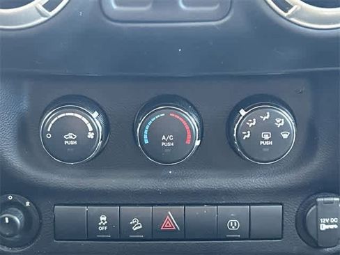 Used 2018 Jeep Wrangler Sahara w/ Connectivity Group image 12