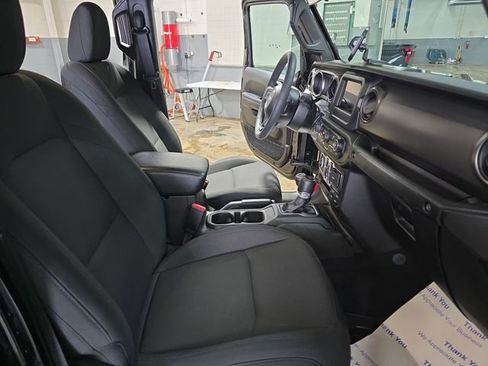 Used 2023 Jeep Gladiator Sport image 14