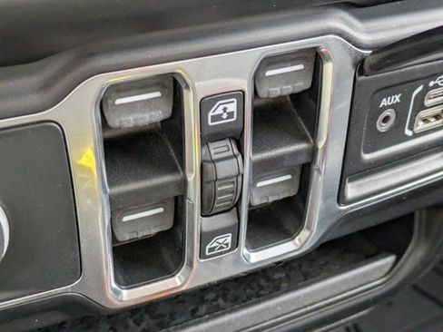 Used 2020 Jeep Gladiator Overland image 20