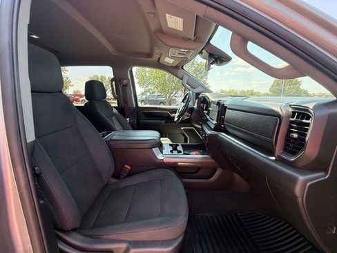 Used 2025 Chevrolet Silverado 2500 LT AWD/4WD image 3