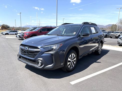 Used 2025 Subaru Outback Premium image 3