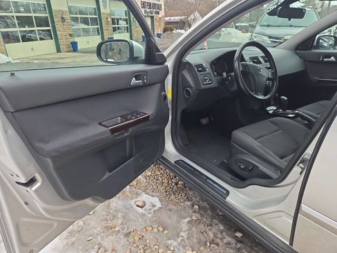 Used 2007 Volvo V50 2.4i image 25