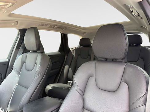 Used 2023 Volvo XC60 B5 Plus w/ Climate Package FWD image 20