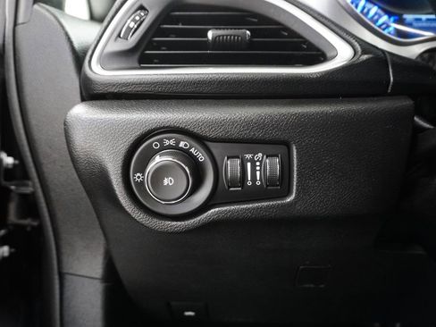 Used 2019 Chrysler Pacifica Touring Plus w/ S Appearance Package image 21