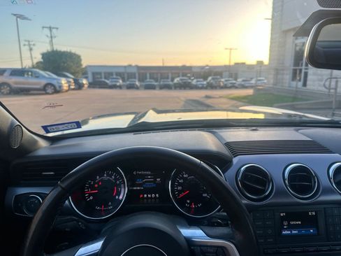 Used 2017 Ford Mustang Coupe RWD image 13