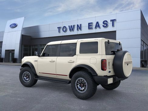 New 2026 Ford Bronco Outer Banks AWD/4WD image 4