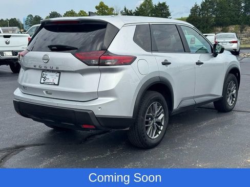 Used 2024 Nissan Rogue S FWD image 3