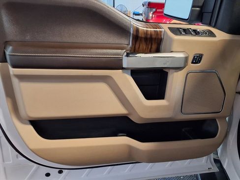 Used 2019 Ford F150 Lariat image 17