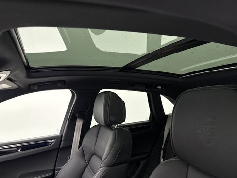 Used 2025 Porsche Macan Turbo image 14