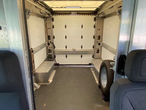 Used 2024 Chevrolet Brightdrop 400 w/ Commercial Equipment Package AWD/4WD image 11