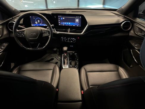 Used 2025 Chevrolet Trax RS FWD image 9