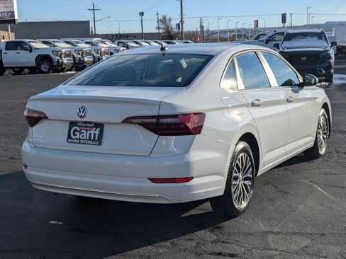 Used 2020 Volkswagen Jetta SE w/ SE Cold Weather Package image 3