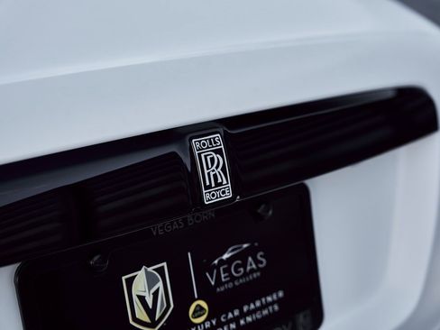 Used 2019 Rolls-Royce Wraith image 12