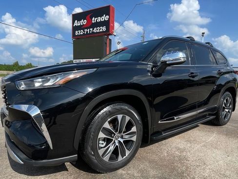 Used 2020 Toyota Highlander XLE FWD image 4