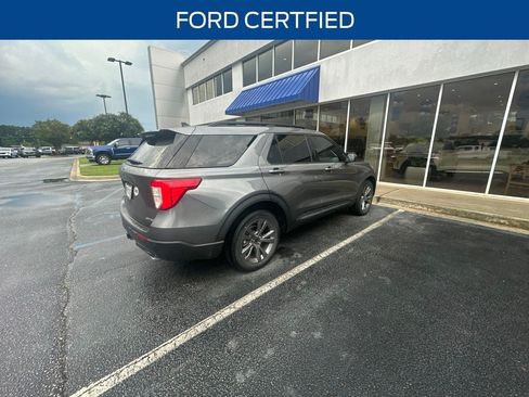 Used 2022 Ford Explorer XLT w/ Equipment Group 202A AWD/4WD image 3