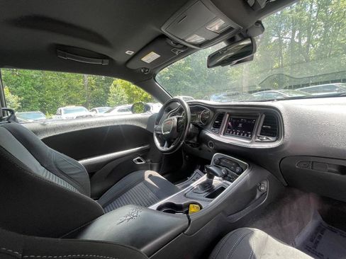 Used 2018 Dodge Challenger SXT image 38