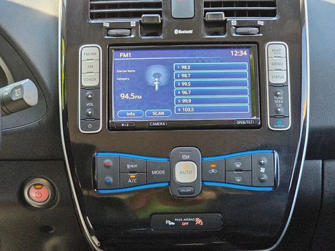 Used 2015 Nissan Leaf SL w/ Premium Package FWD image 23