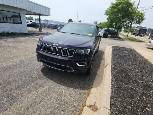 Used 2020 Jeep Grand Cherokee Limited AWD/4WD image 2