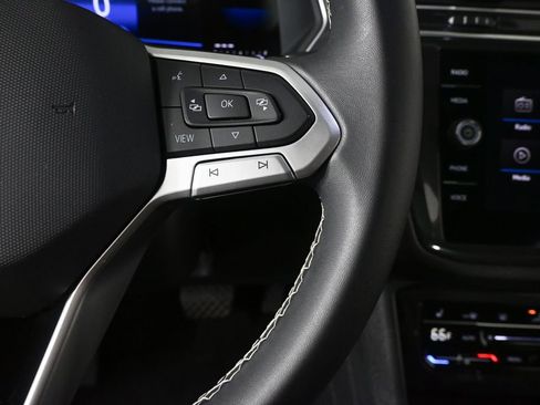 Used 2023 Volkswagen Tiguan SE image 11