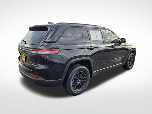 Used 2023 Jeep Grand Cherokee Laredo AWD/4WD image 3