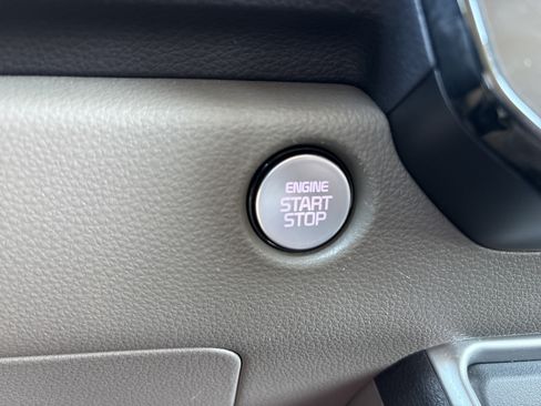 Certified 2025 Kia Carnival FWD image 8
