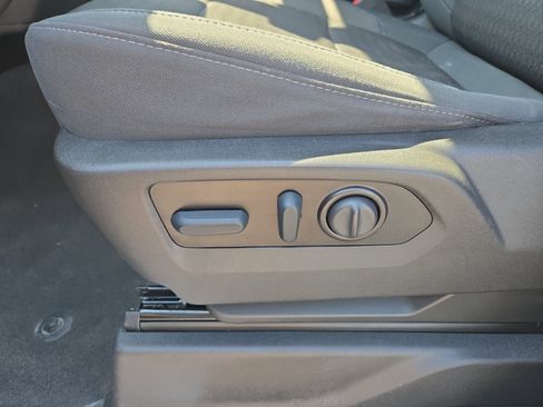 Used 2022 Chevrolet Silverado 1500 LT image 12