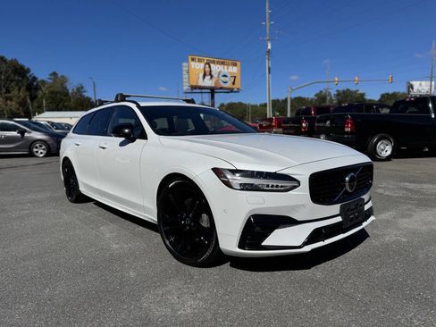 Used 2021 Volvo V90 T5 R-Design image 4