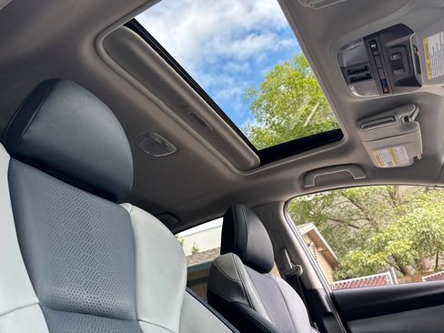 Used 2022 Subaru Crosstrek Hybrid w/ Moonroof Package w/Navigation AWD/4WD image 20