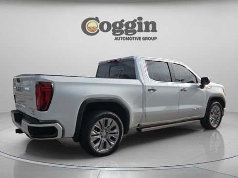 Used 2022 GMC Sierra 1500 Denali w/ Denali Reserve Package AWD/4WD image 5