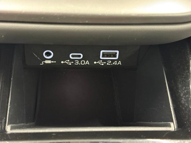 Used 2025 Subaru Outback Onyx Edition AWD/4WD image 34