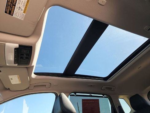 Certified 2024 Nissan Rogue SL w/ SL Premium Package image 16