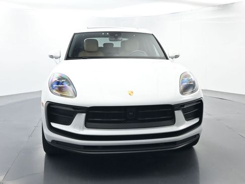 Certified 2024 Porsche Macan image 18