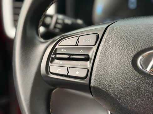 Used 2023 Hyundai Venue Limited FWD image 24