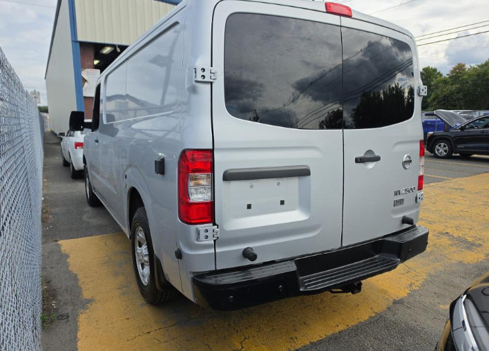Used 2016 Nissan NV 2500 SV w/ Back Door Glass Package RWD image 3