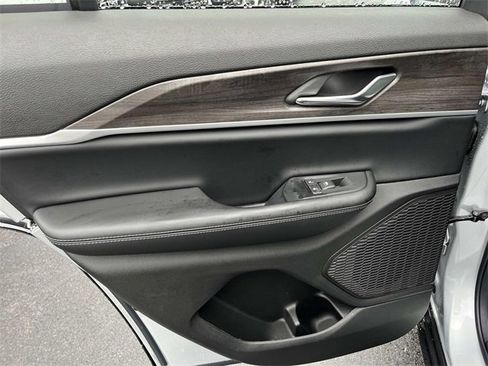 New 2025 Jeep Grand Cherokee Limited w/ Black Appearance Package image 16