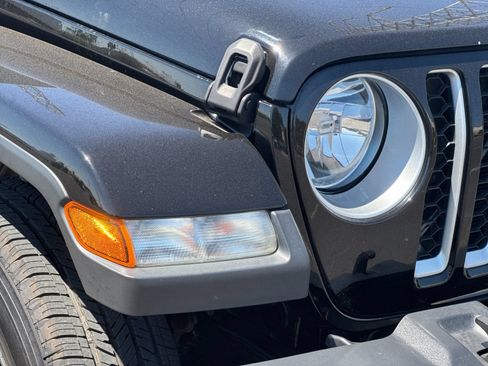 Used 2021 Jeep Gladiator Overland AWD/4WD image 36