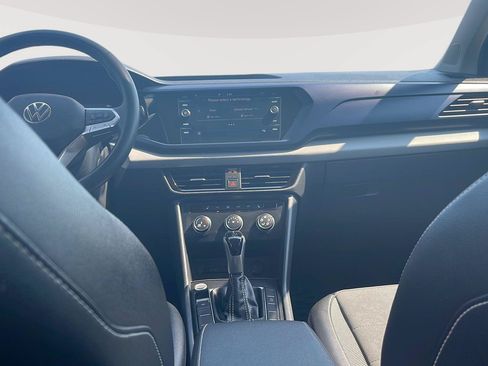 Certified 2022 Volkswagen Taos SE FWD image 23