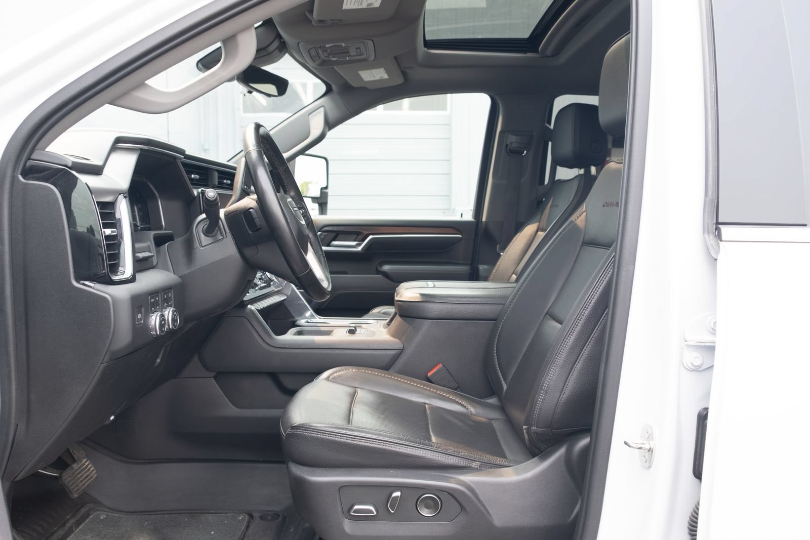Used 2024 GMC Sierra 3500 Denali w/ Denali Reserve Package AWD/4WD image 12