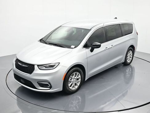 New 2026 Chrysler Pacifica Select image 29