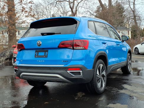 Used 2023 Volkswagen Taos SE w/ Panoramic Sunroof Package AWD/4WD image 5