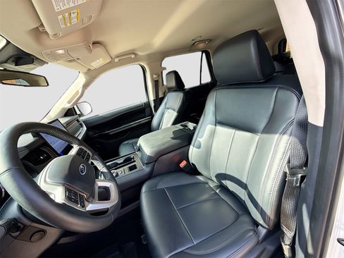 Used 2024 Ford Expedition XLT image 21