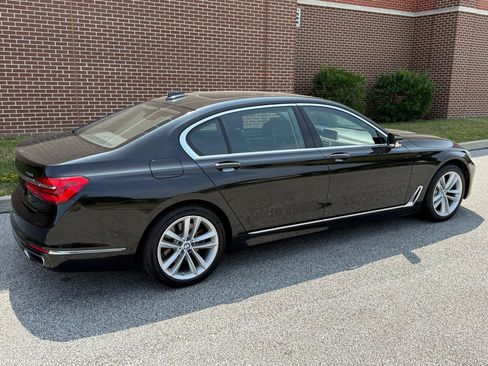 Used 2017 BMW 750i xDrive AWD/4WD image 12