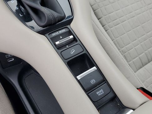 Used 2024 Honda HR-V LX image 31